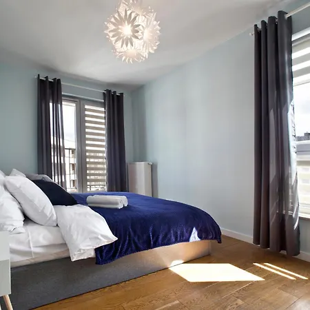 2 Bedroom Obozowa 16 *
